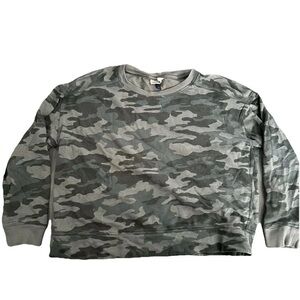 Women’s Universal Thread Green Camo Crew Neck Sweatshirt Size Large